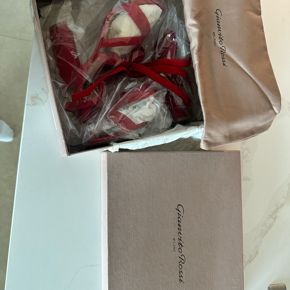 Gianvito Rossi Red Heels Elegant and Chic - Picture 6 of 7